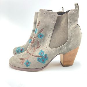 Crown Vintage Suede Boot with Embroidered Floral Design Size 10M
